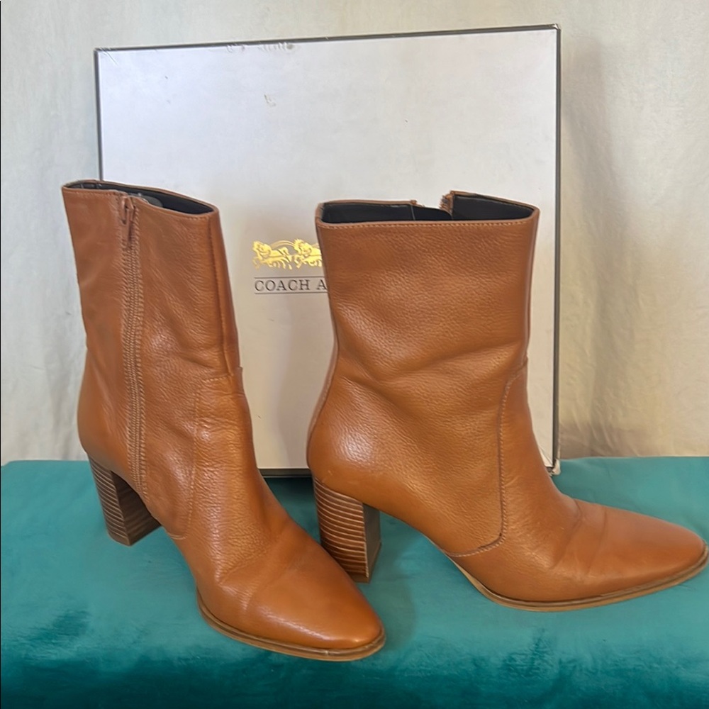 Coach and Four Silla cognac leather size 8  Boots Classic Silhouette